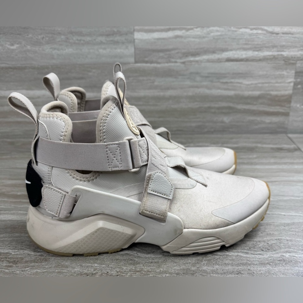 Nike Air Huarache City Desert Sand Running Sneakers Womens Size 7.5